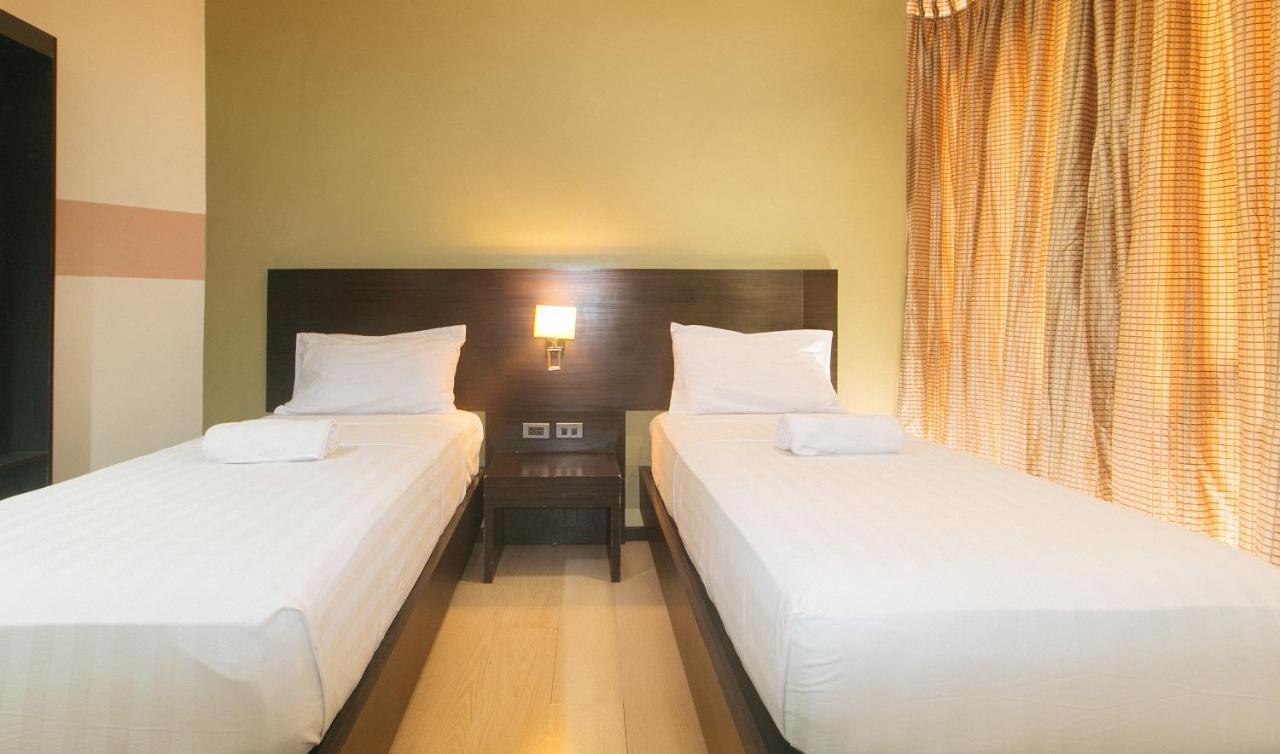 Lorenzzo Suites Hotel Makati City Exterior foto