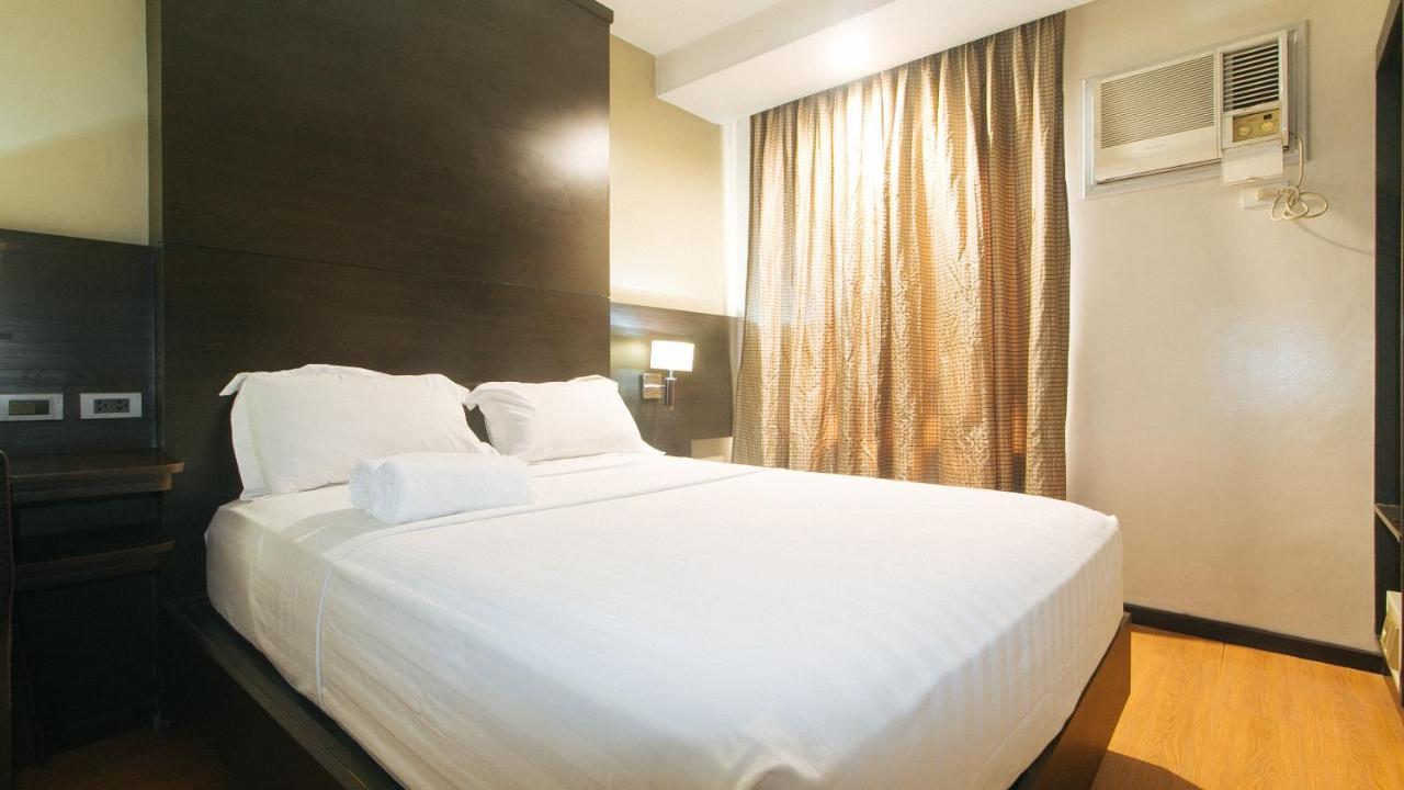 Lorenzzo Suites Hotel Makati City Exterior foto