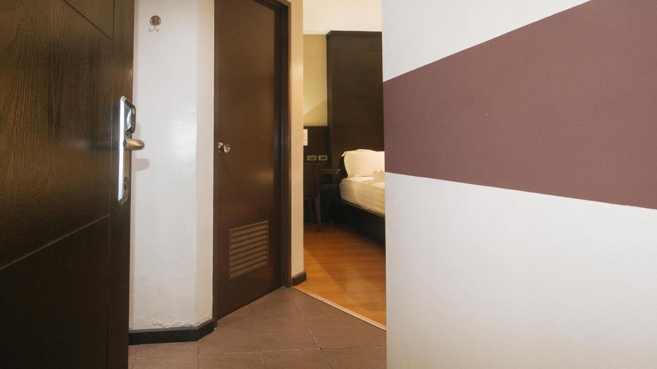 Lorenzzo Suites Hotel Makati City Exterior foto